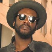 Video: Gary Clark Jr. trekt zich van niemand iets aan