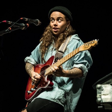 review: Tash Sultana - 31/10 - TivoliVredenburg 
