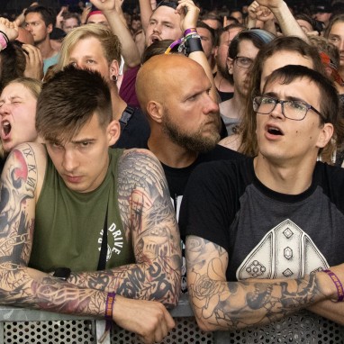 Jera On Air metal in de war boos verdrietig treurig tegenslag sad sfeer
