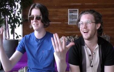 Video: Nummer 1 positie niet belangrijk voor rockband Blossoms