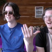 Video: Nummer 1 positie niet belangrijk voor rockband Blossoms
