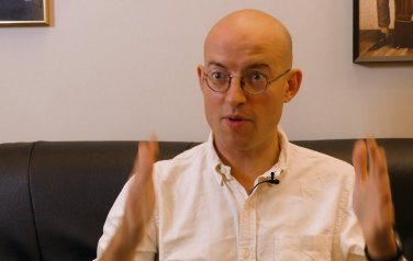 Video: Bombay Bicycle Club is niet bang om 'hard' voor zichzelf te zijn