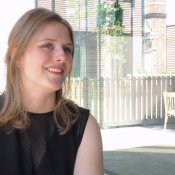 Video: Maaike Ouboter accepteert zichzelf op nieuw album