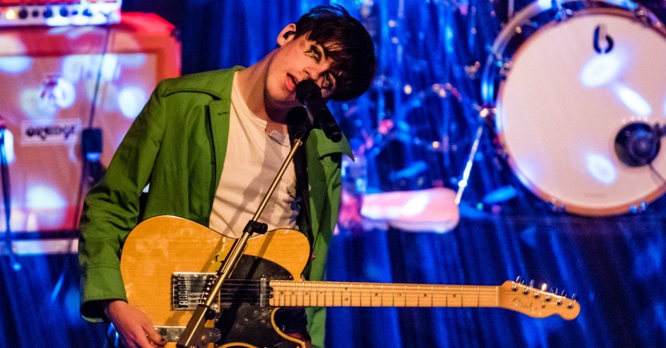 Bekijk de Declan McKenna - 11/10 - Melkweg foto's