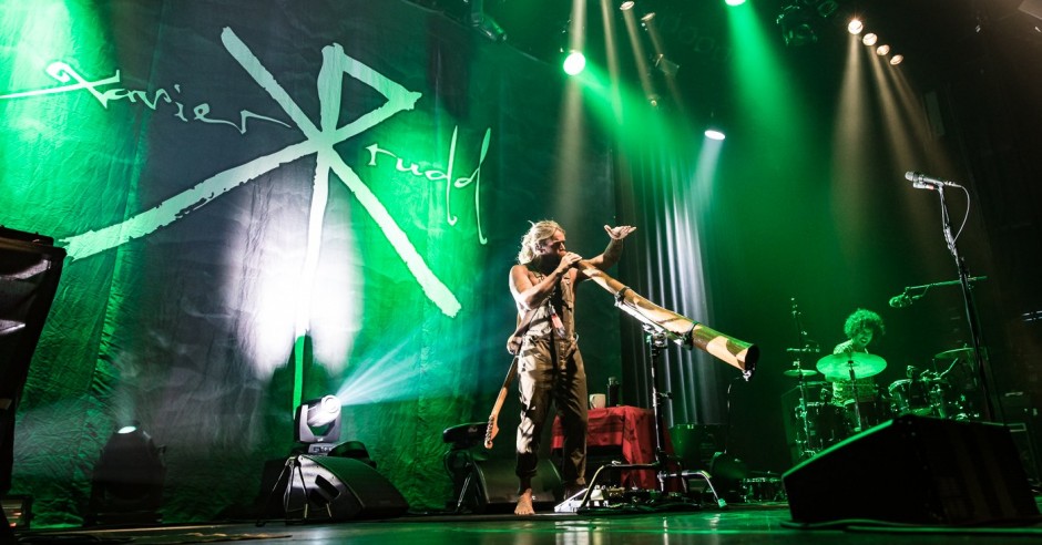 Bekijk de Xavier Rudd - 26/06 - TivoliVredenburg foto's