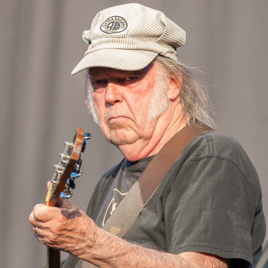 review: Neil Young - 01/07 - Stadspark Groningen Neil Young