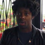 Video: Soulbelofte Curtis Harding erg blij met producer Danger Mouse