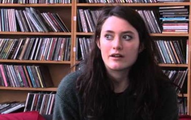 Video: Rachel Sermanni speelt met donkere kant van het leven
