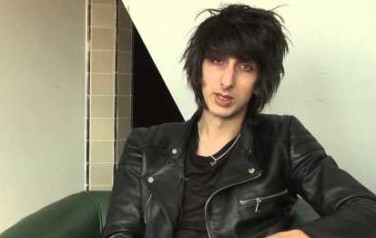 Video: The Horrors praten weinig, spelen veel