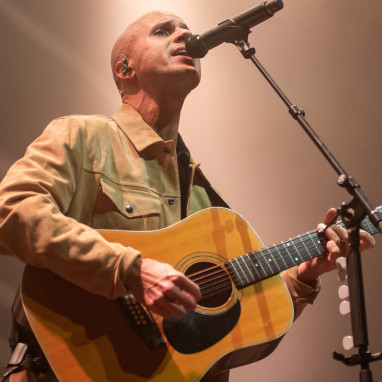review: Milow - 23/03 - TivoliVredenburg Milow