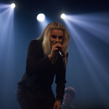review: PVRIS - 10/05 - Melkweg PVRIS