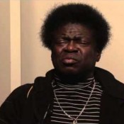Video: Eerbetoon: Charles Bradley kan eindelijk praten over tragisch leven