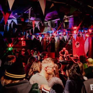pinguin radio showcases