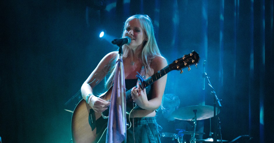 Festivalinfo review: Chloe Adams - 15/11 - Paradiso