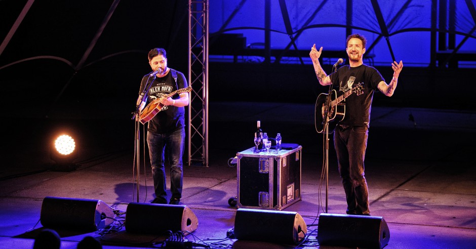 Bekijk de Frank Turner & Sleeping Souls - 05/09 - Openlucht Theater Amsterdamse Bos foto's