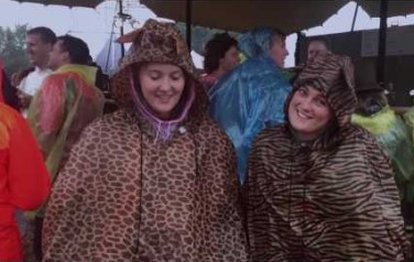 Video: Zware regen tijdens Lowlands