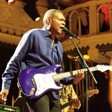 review: The Robert Cray Band - 02/06 - Paradiso The Robert Cray Band