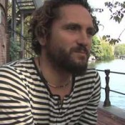 Video: John Butler gaat ego uit de weg op nieuwe plaat