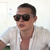 Video: John Newman bekritiseert Britse hypecultuur