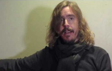 Video: Touren 'erg moeilijk' voor Opeth-zanger vanwege kinderen