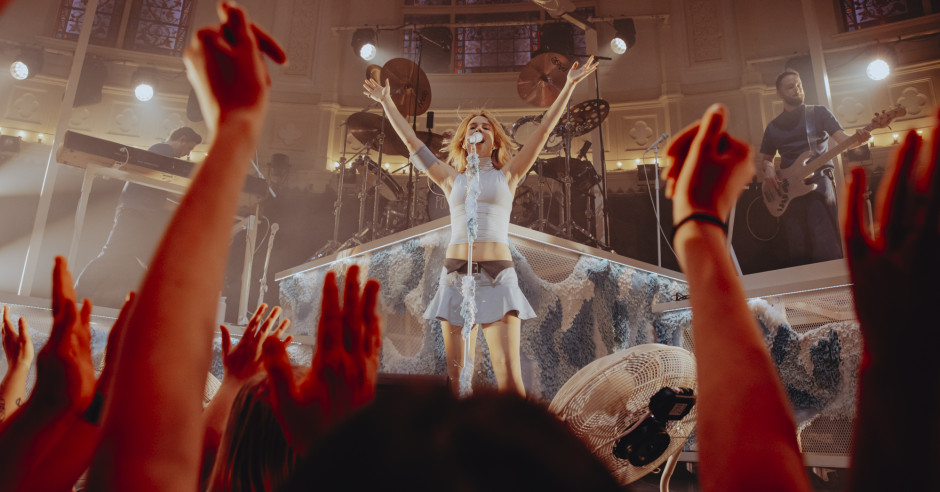 Festivalinfo review: Pommelien Thijs - 25/04 - Paradiso