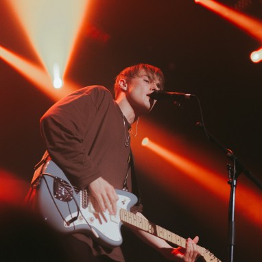 review: Sam Fender - 05/11 - Melkweg Sam Fender