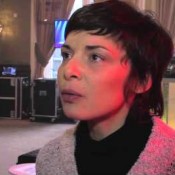 Video: Melanie de Biasio hekelt hokjesgeest muziekindustrie