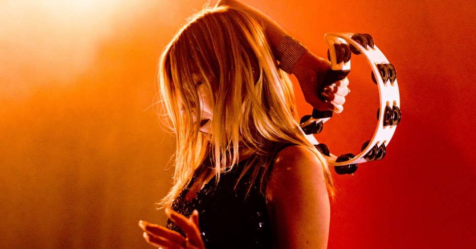 Festivalinfo review: Lov3less - 08/06 - Paradiso