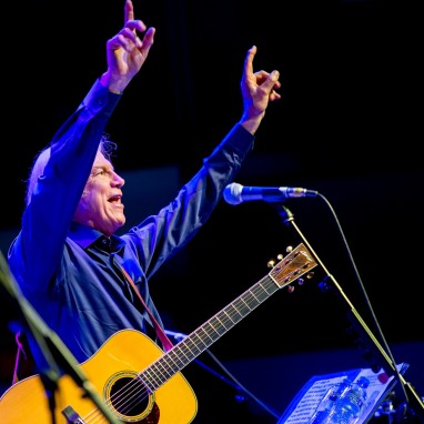 review: Justin Hayward - 24-/04 - TivoliVredenburg Justin Hayward