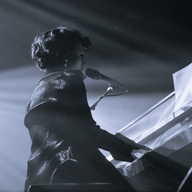 review: Raye - 11/10 - Tolhuistuin Raye