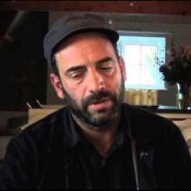 Video: 'Beste onbekende songwriter' Adrian Crowley is laatbloeier