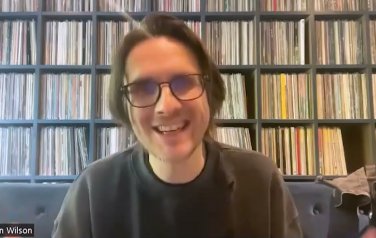 Video: Steven Wilson toont zijn volledige muzikale persoonlijkheid op Harmony Codex
