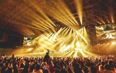 live crowd