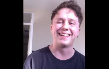 Video: Conor Mason (Nothing But Thieves) hoopt dat Corona de mensheid wakker schudt