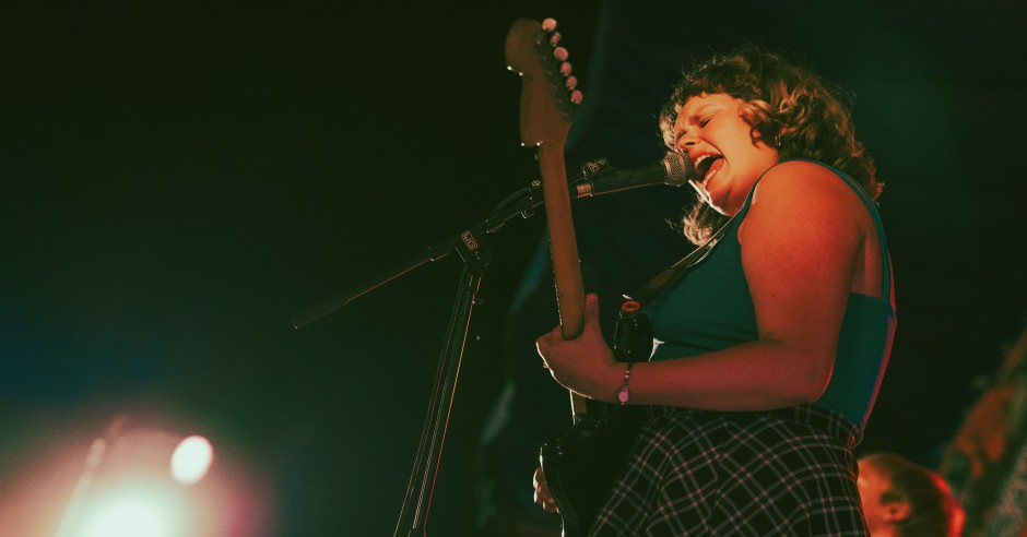Festivalinfo review: Curly Teeth - 02/09 - Markt Centraal