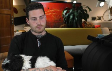 Video: Douwe Bob: 'We vallen allemaal, het enige dat we kunnen doen is terugkijken met liefde'