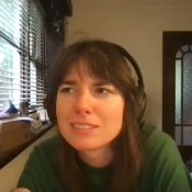 Video: Angie McMahon kan niet anders dan kwetsbaar zijn in haar muziek