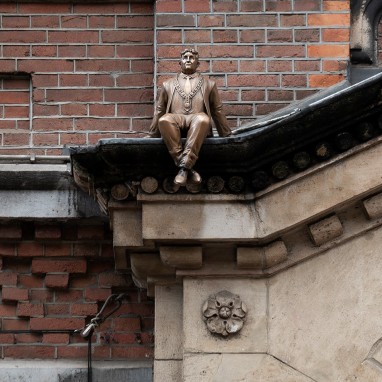 beeld Van der Laan