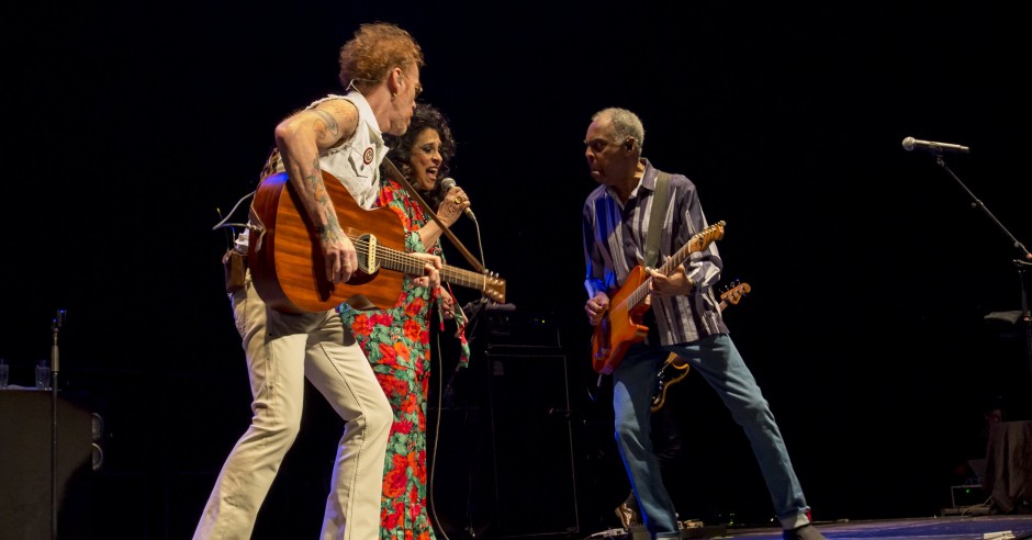 Bekijk de Gal Costa / Gilberto Gil / Nando Reis - 13/03 - Melkweg foto's