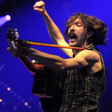 Gogol Bordello_zanger news_groot