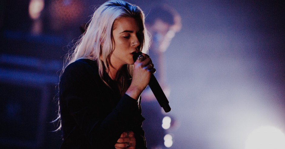Bekijk de PVRIS - 17/11 - TivoliVredenburg foto's