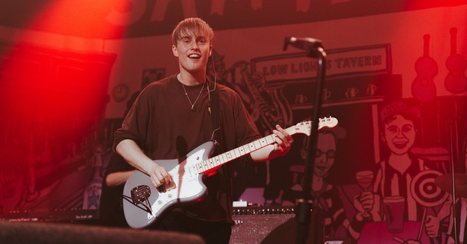 Sam Feder Singer Drie concerten in Nederland en België voor Sam Fender | Nieuws op ...