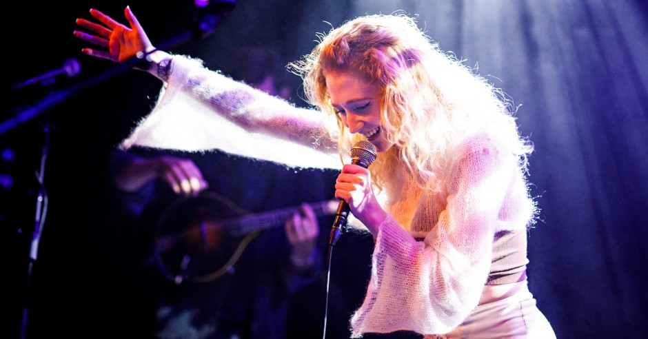 Bekijk de Janet Devlin - 02/10 - Bitterzoet foto's