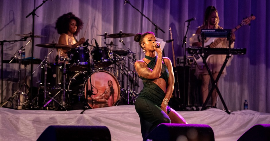 Bekijk de Ari Lennox - Age/sex/location Tour - 18/05 - Melkweg foto's