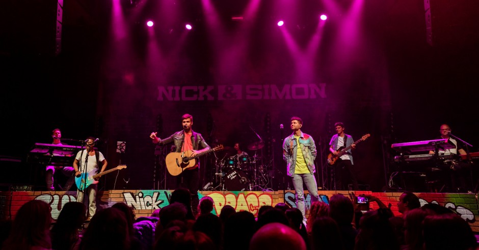 Festivalinfo review: Nick & Simon - 05/10 - Paard
