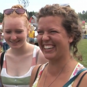 Video: Geld smijten en bekers rapen op Lowlands