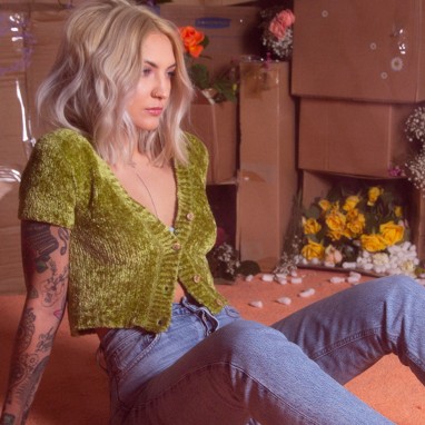 Julia Michaels news_groot