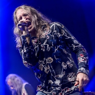 review: Physical Graffiti - 05/01 - Boerderij Physical Graffiti