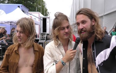 Video: DeWolff verbaast zich over volle Lowlands-tent