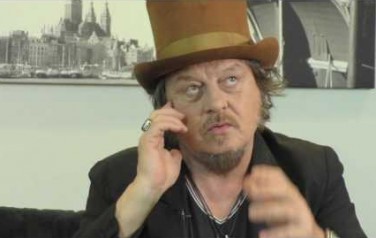Video: Zucchero krijgt hulp van Bono voor nieuw album